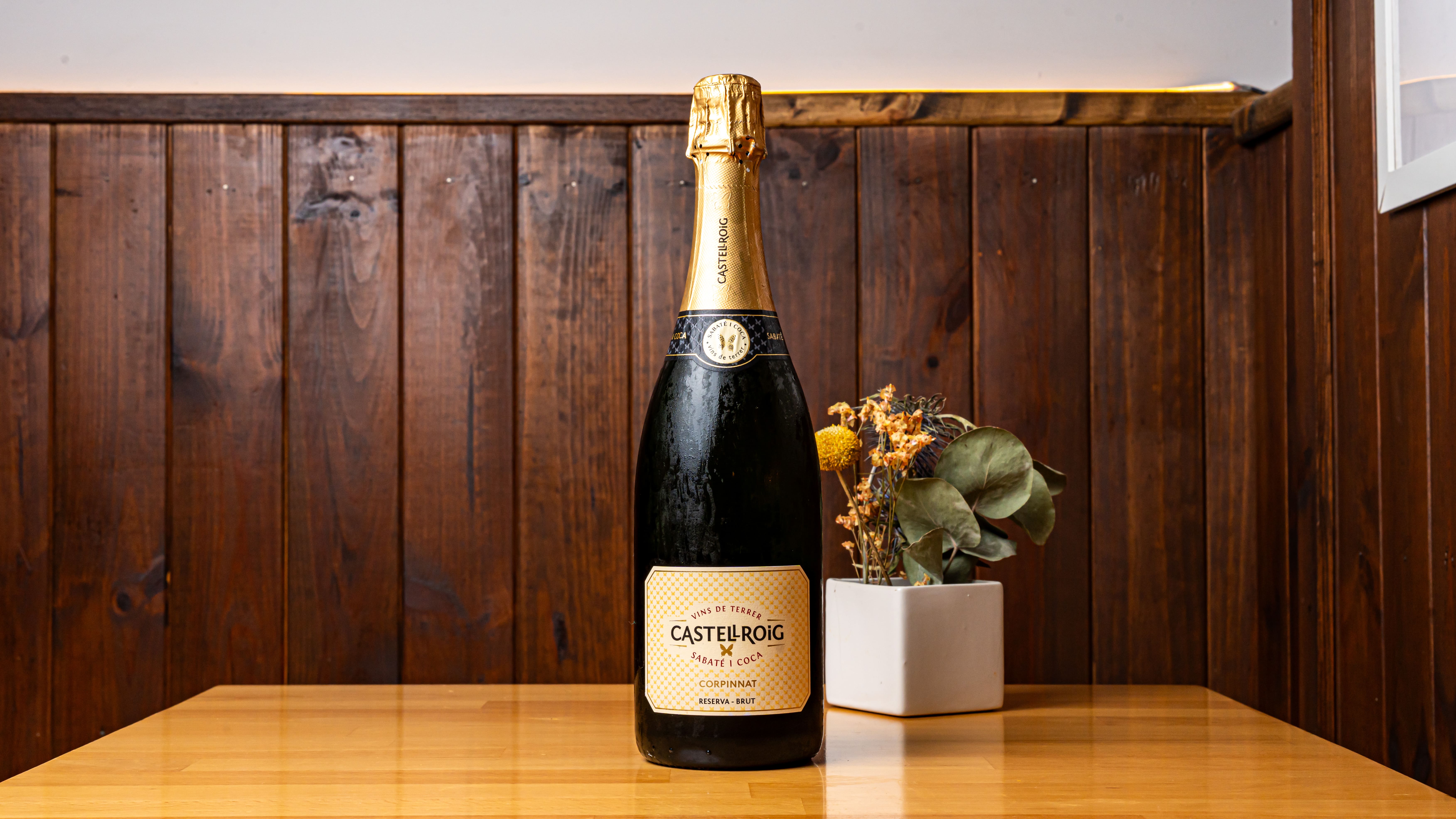 Castellroig Brut Corpinnat, uno de los vinos de verano de la carta de Més de Vi en Barcelona
