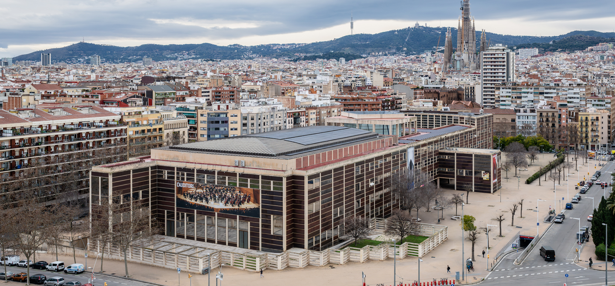 Vista exterior de L’Auditori de Barcelona junto a Glòries